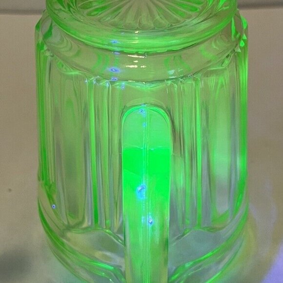 Vintage Green Depression Uranium Glass 16 oz. Pitcher,  Excellent Shape. - Picture 5 of 8